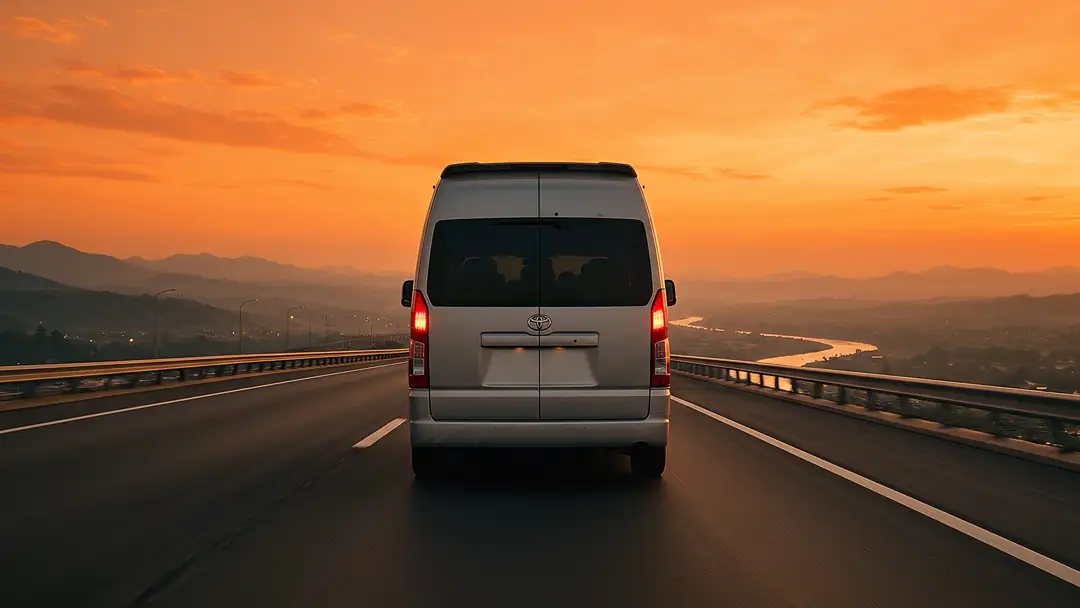Rombongan menyewa mobil charter untuk wisata